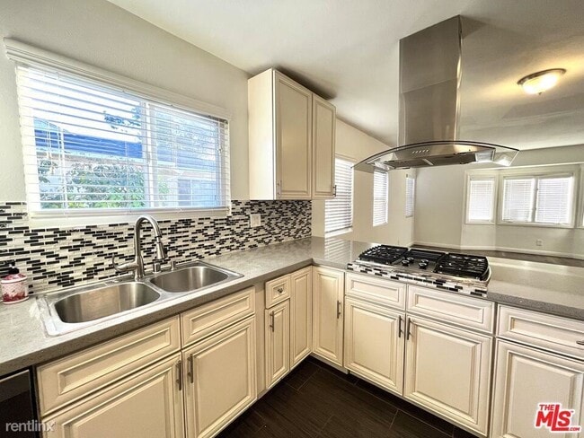 Building Photo - 4 br, 3 bath House - 4910 Enfield Ave