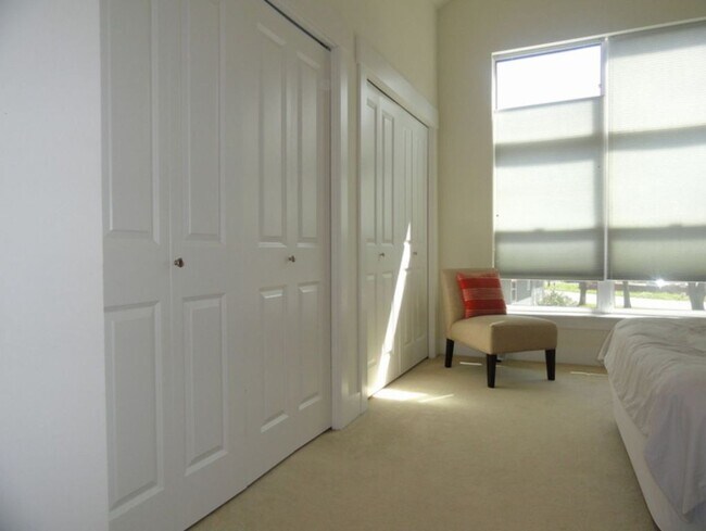 Building Photo - 2813 S Columbian Way