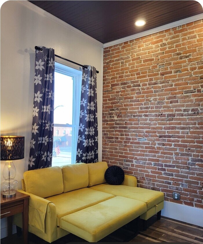 Foto principal - 111 N Maryville St
