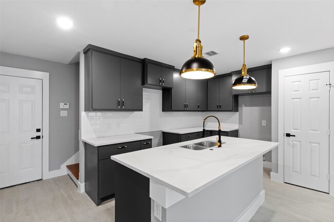 Foto del edificio - 6723 Cohn St