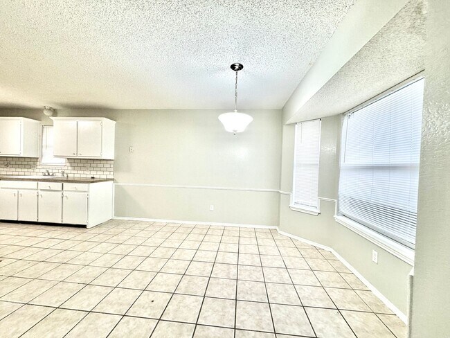 Foto del edificio - 3 bed 2 bath Large Storage Shed