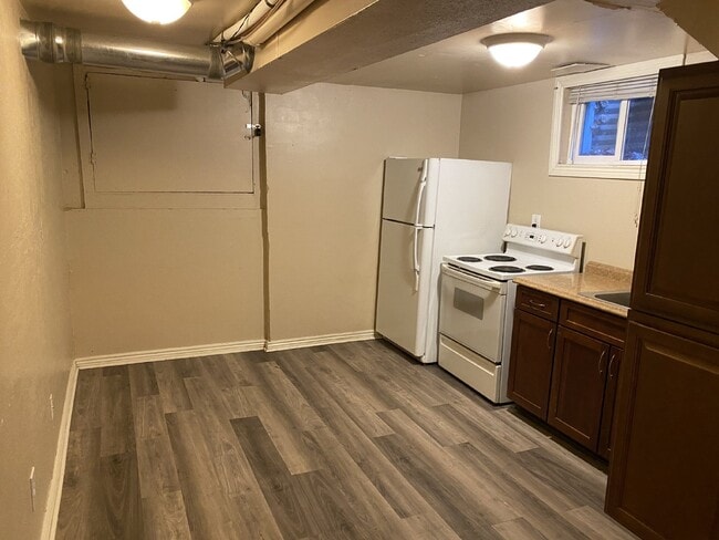 Building Photo - Cozy apartment in Potter Highlands!  Available Now!