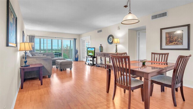 Foto del edificio - 3150 N Palm Aire Dr