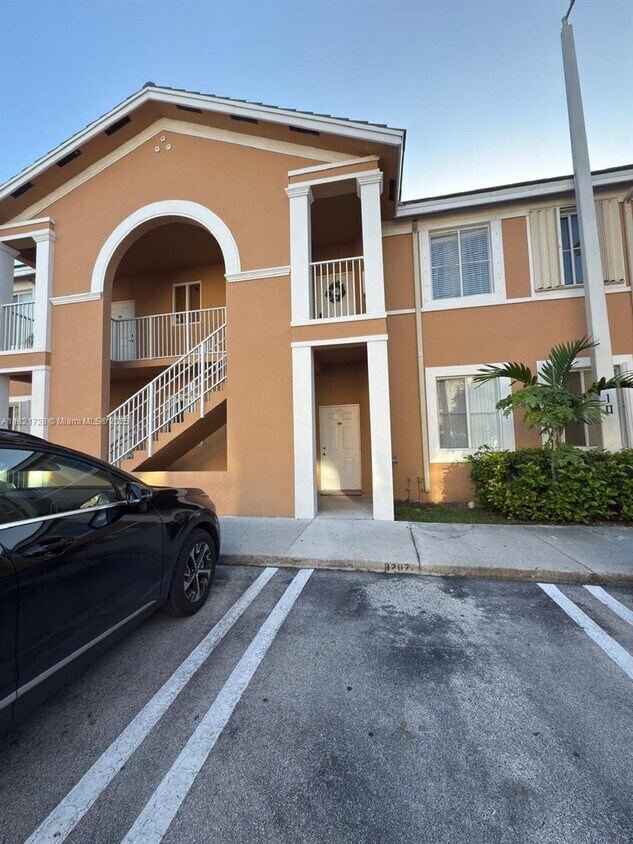 Foto principal - 17720 NW 73rd Ave