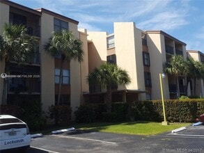 Building Photo - 14601 N Kendall Dr