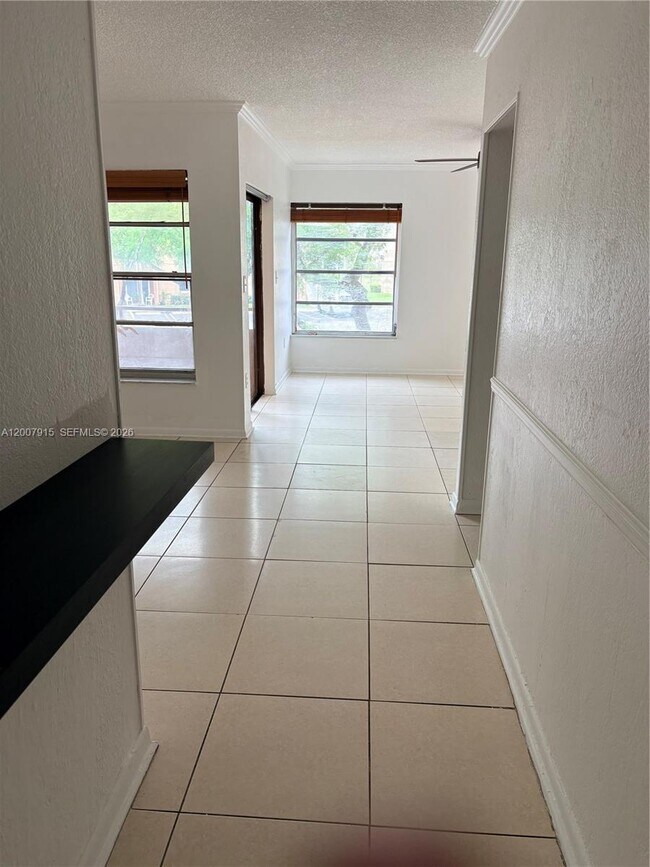 Foto del edificio - 17600 NW 68th Ave