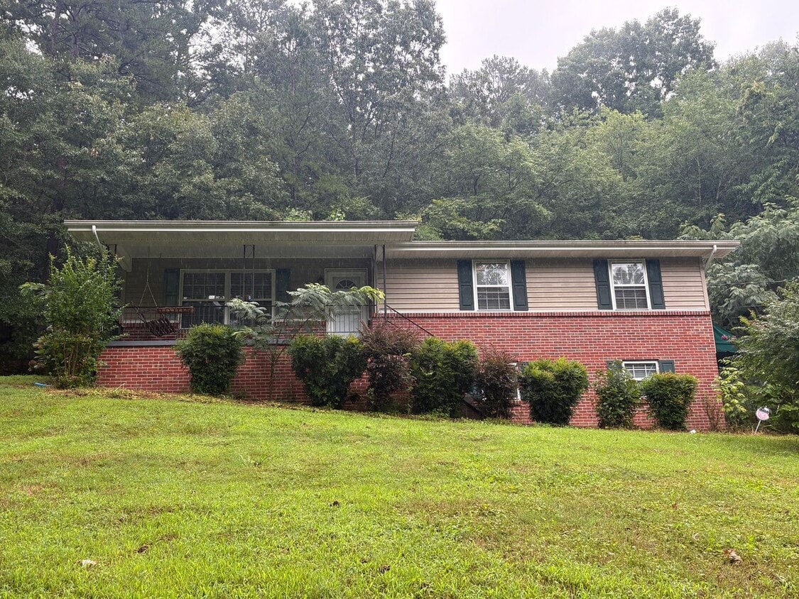 3 Bedroom 2.5 Bath House - 3 Bedroom 2.5 Bath House