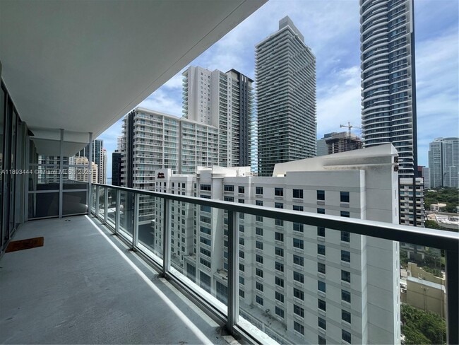 Foto del edificio - 79 SW 12th St