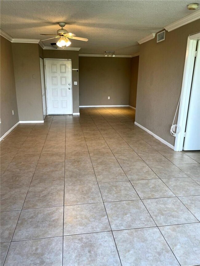 Building Photo - 2861 N Oakland Forest Dr