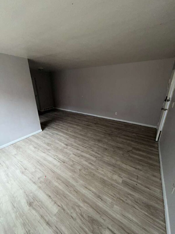 Building Photo - 13965 Superior Rd