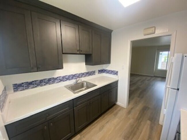Foto del edificio - 4216 Nevin Ave