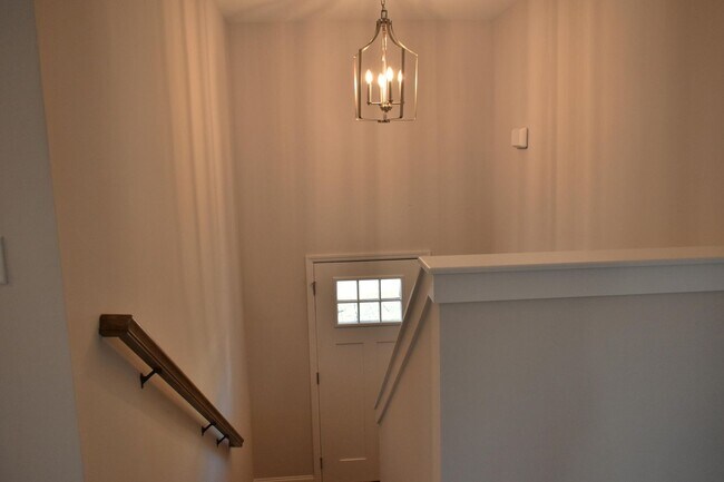 Building Photo - 3 Bedroom 2.5 Bath Rental in Hixson