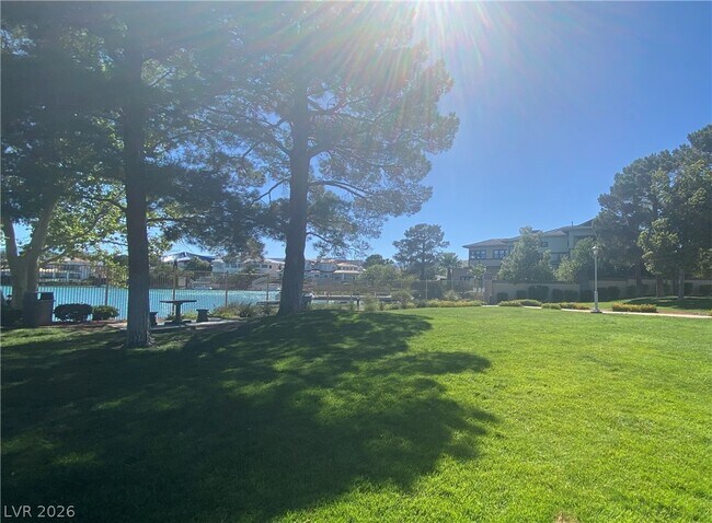 Foto del edificio - 3025 Harborside Dr