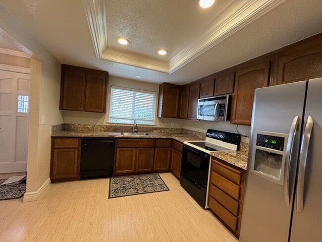 Foto del edificio - Beautiful 2 bedroom, 2 bath single level t...