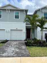Building Photo - 528 Rivergrass St