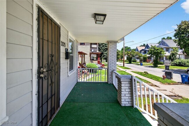 Foto del edificio - 2820 E 120th St