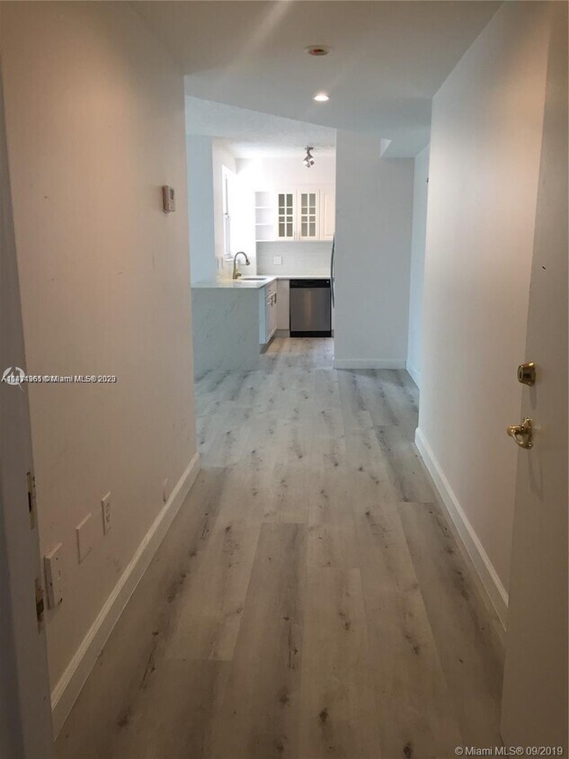 Primary Photo - 1824 Brickell Ave