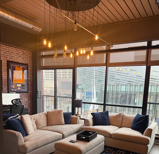 Foto del edificio - 515 W Main St