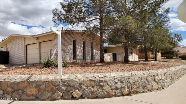 Building Photo - 332 Rio Verde Dr