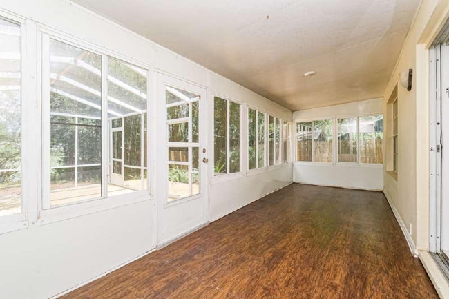 Building Photo - 123123 Woodleigh Ave