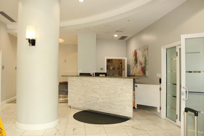 Foto del edificio - 600 S Dixie Hwy