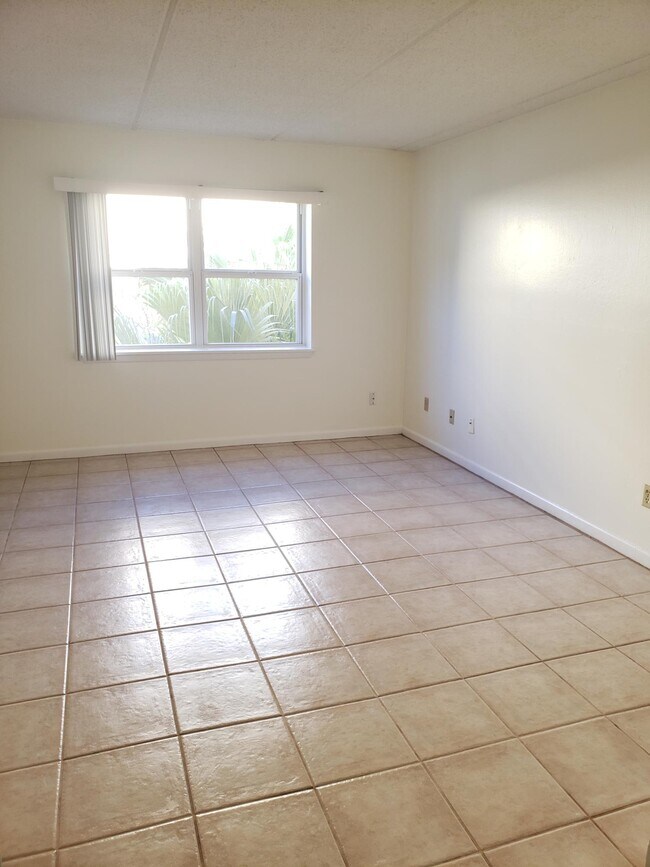Building Photo - 209 W Miracle Strip Pkwy
