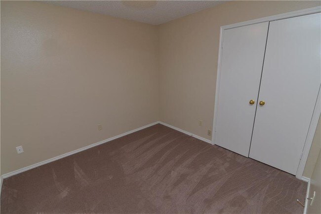 Building Photo - 2118 Hearthside Ln