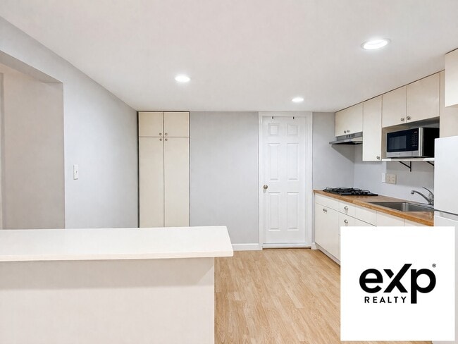 Foto del edificio - 528 Bennington St