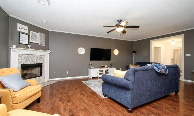 Building Photo - 25019 Birnamwood Dr