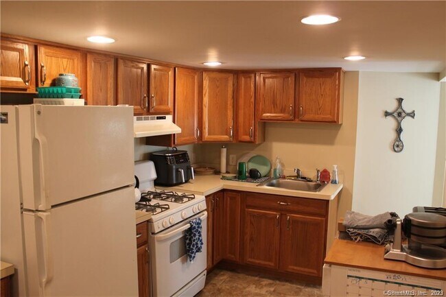 Building Photo - 158 Cow Hill Rd