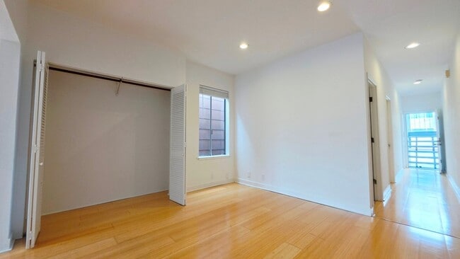 Photo - 275-281  27th Avenue Apartment