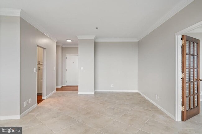 Building Photo - 1805 Crystal Dr