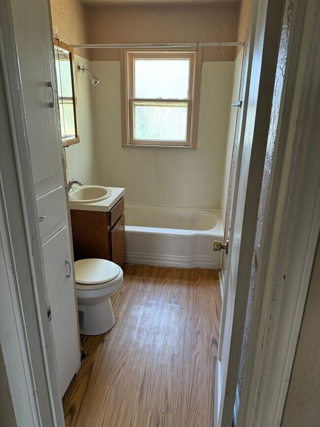 Building Photo - Cozy 2 bedroom
