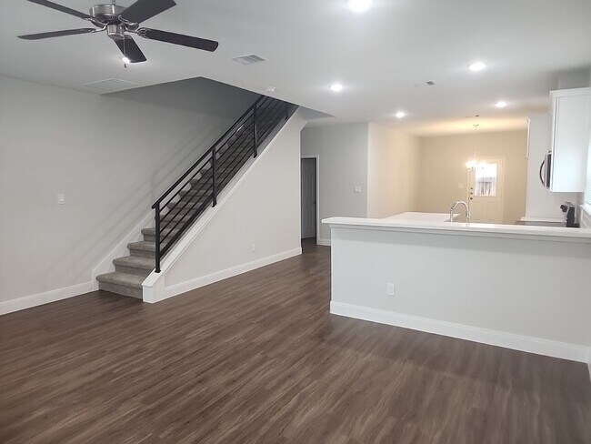 Foto del edificio - 832 Elkhart St