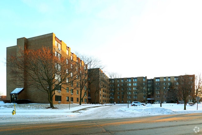 Building Photo - Huntington Towers