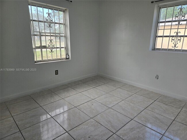 Foto del edificio - 3310 NW 214th St