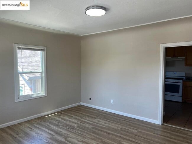 Foto del edificio - 449 E 9th St