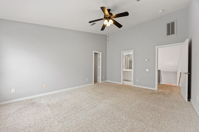 Building Photo - 913 Robin St