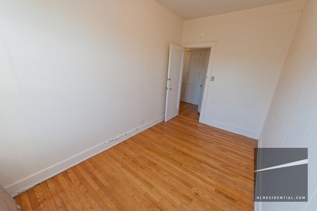 Building Photo - 2907 Ditmars Blvd