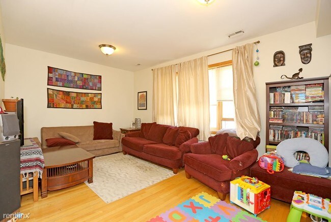 Foto del edificio - 2639 W Hirsch St