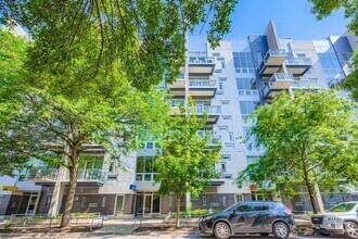 Building Photo - 1124 W Adams St