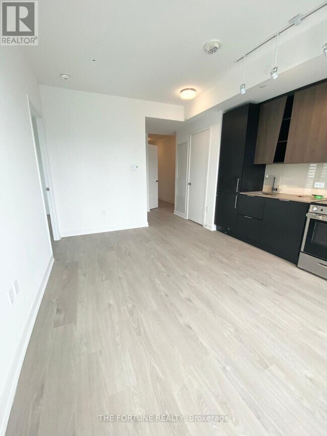 Photo du bâtiment - 3900 Confederation Pkwy