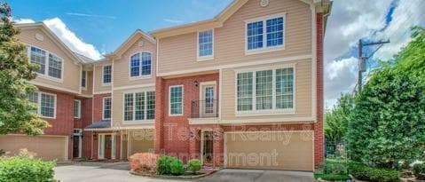 Building Photo - 902 Cohn St