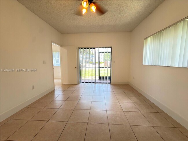 Foto del edificio - 2550 SW 18th Terrace