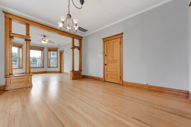 Building Photo - 2533 N Kimball Ave