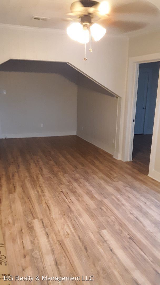 Building Photo - 3 br, 1 bath House - 121 E Gilman Rd