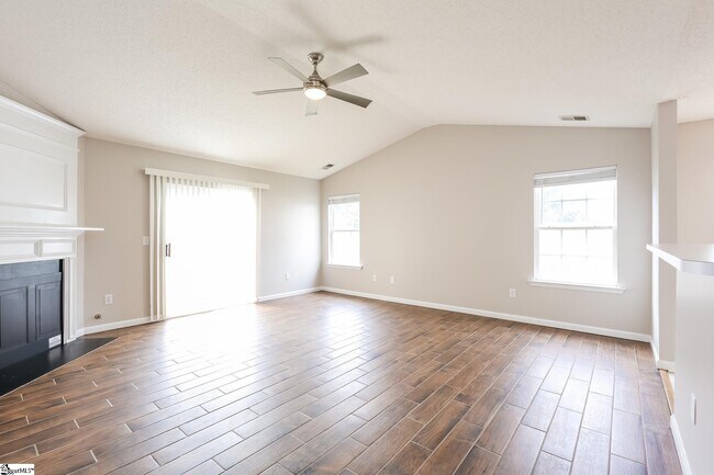 Building Photo - 212 Clay Thorn Ct