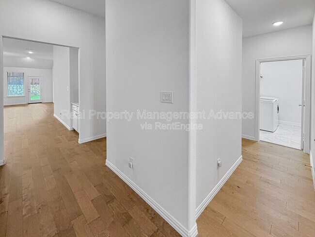 Building Photo - 3517 Henry Xing