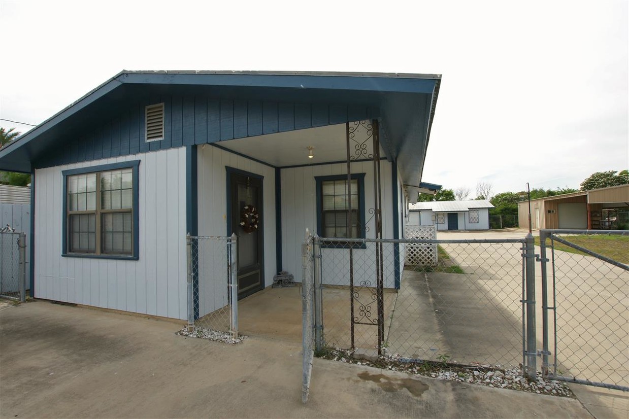 Primary Photo - 307 Gutierrez St