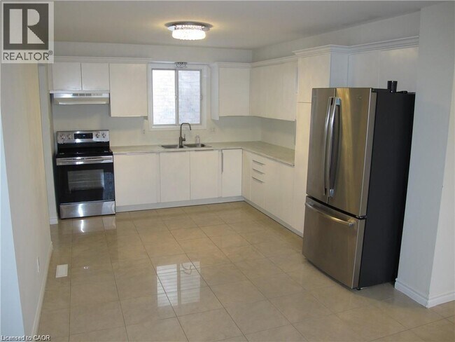 Building Photo - 3 Lancer Ct